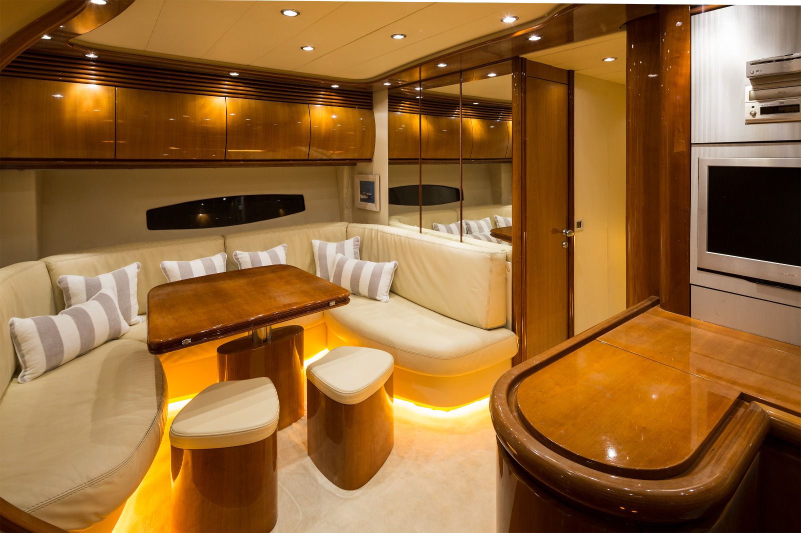 mykonosvillas july32 july 32 mykonos villas βίλα μύκονος private jet private helicopter yatchs yatch netwise luxury premium platinum villas and more