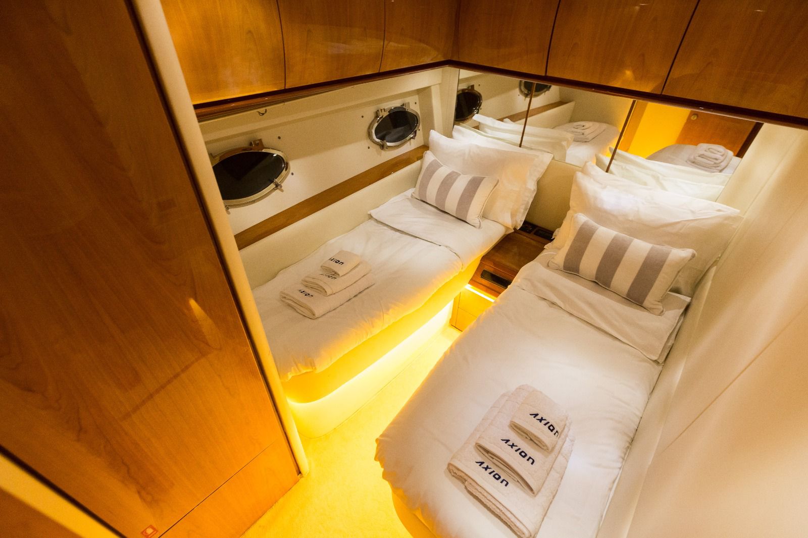 mykonosvillas july32 july 32 mykonos villas βίλα μύκονος private jet private helicopter yatchs yatch netwise luxury premium platinum villas and more
