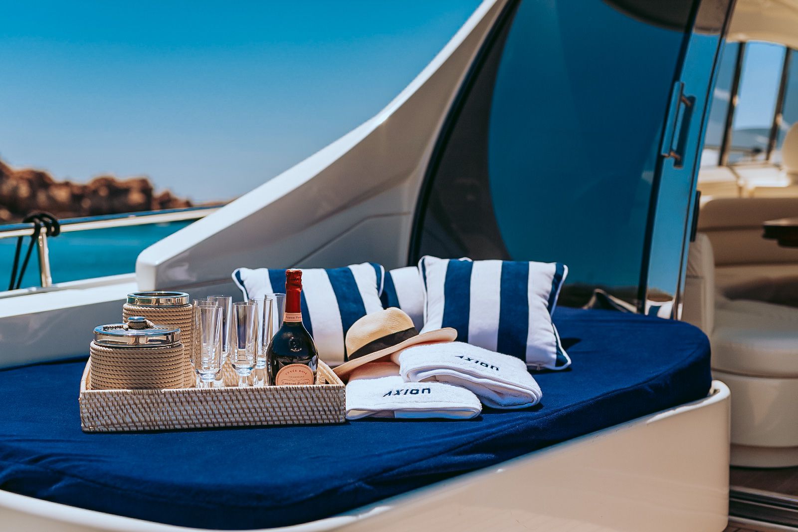 mykonosvillas july32 july 32 mykonos villas βίλα μύκονος private jet private helicopter yatchs yatch netwise luxury premium platinum villas and more