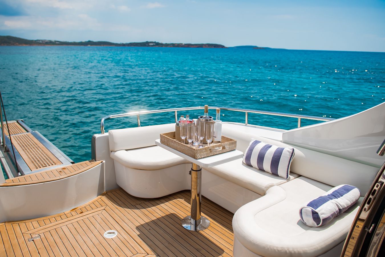 mykonosvillas july32 july 32 mykonos villas βίλα μύκονος private jet private helicopter yatchs yatch netwise luxury premium platinum villas and more