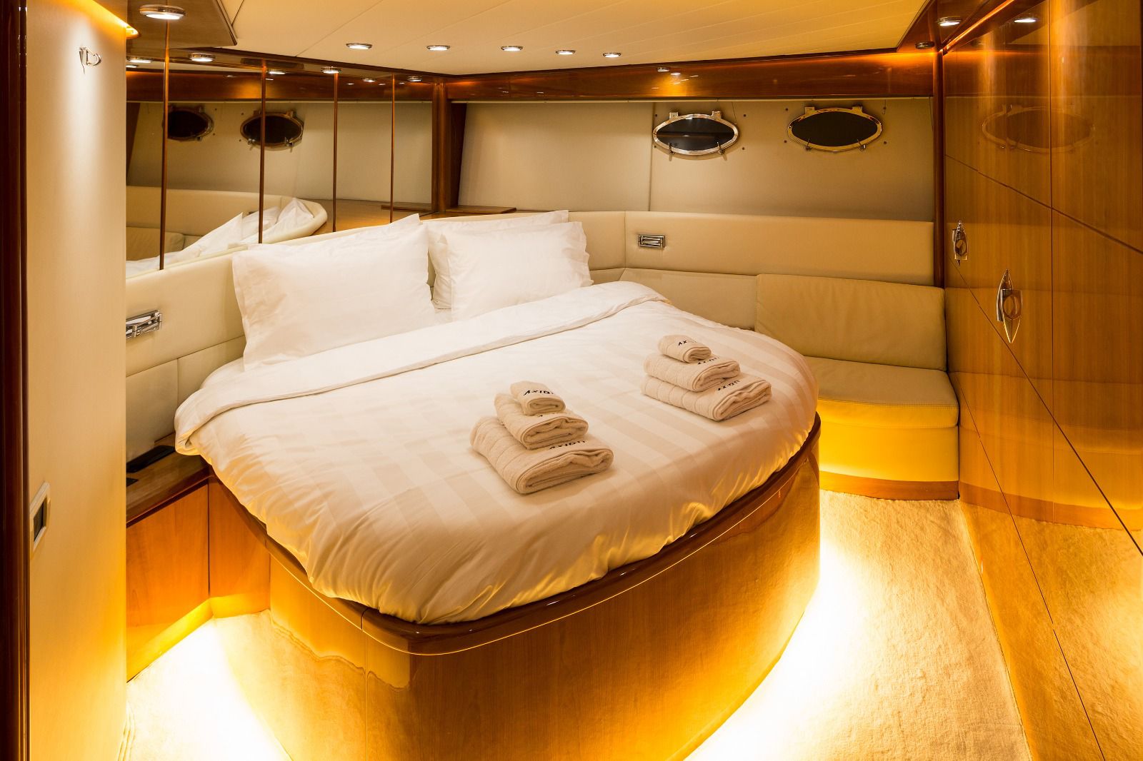 mykonosvillas july32 july 32 mykonos villas βίλα μύκονος private jet private helicopter yatchs yatch netwise luxury premium platinum villas and more