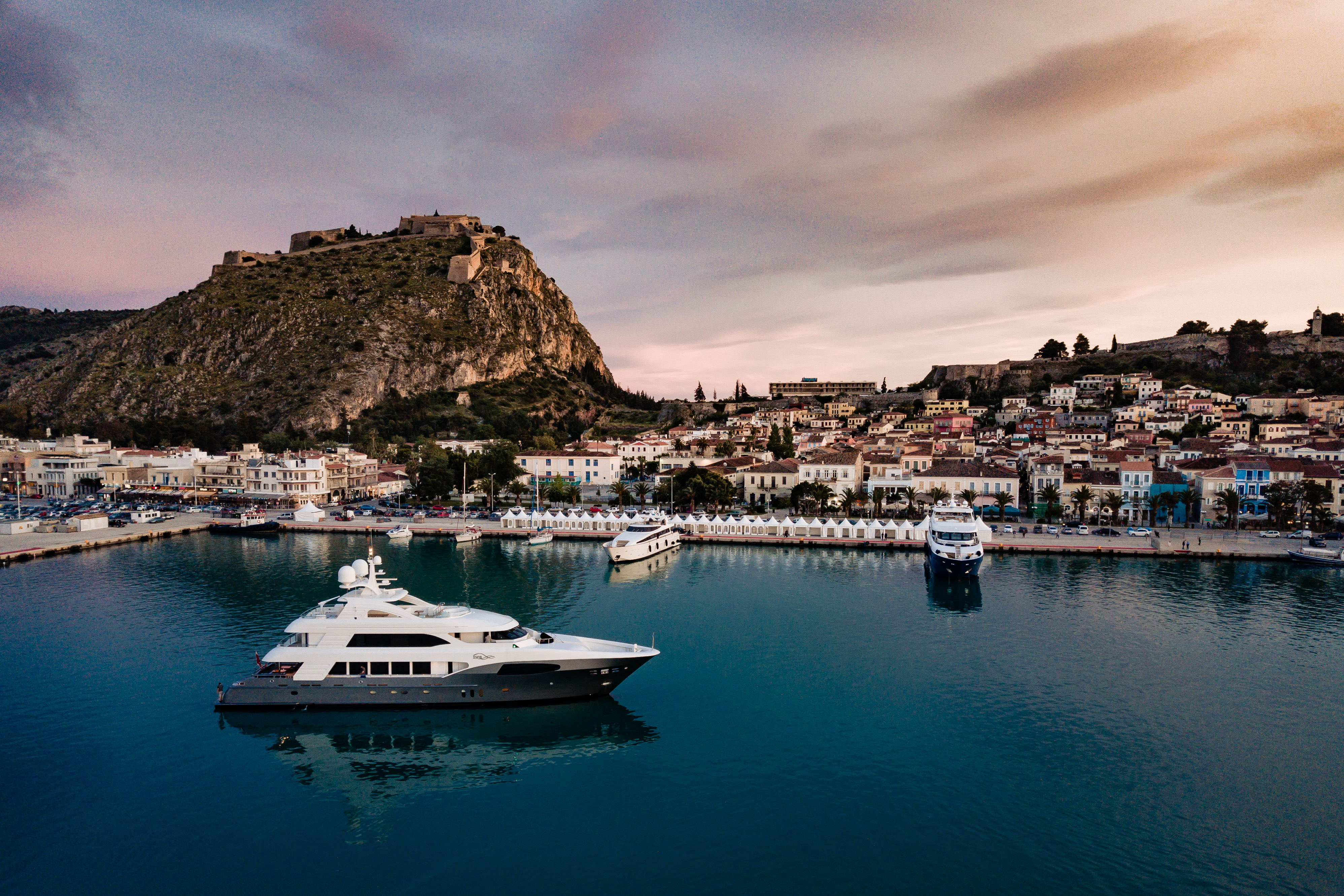 mykonosvillas july32 july 32 mykonos villas βίλα μύκονος private jet private helicopter yatchs yatch netwise luxury premium platinum villas and more