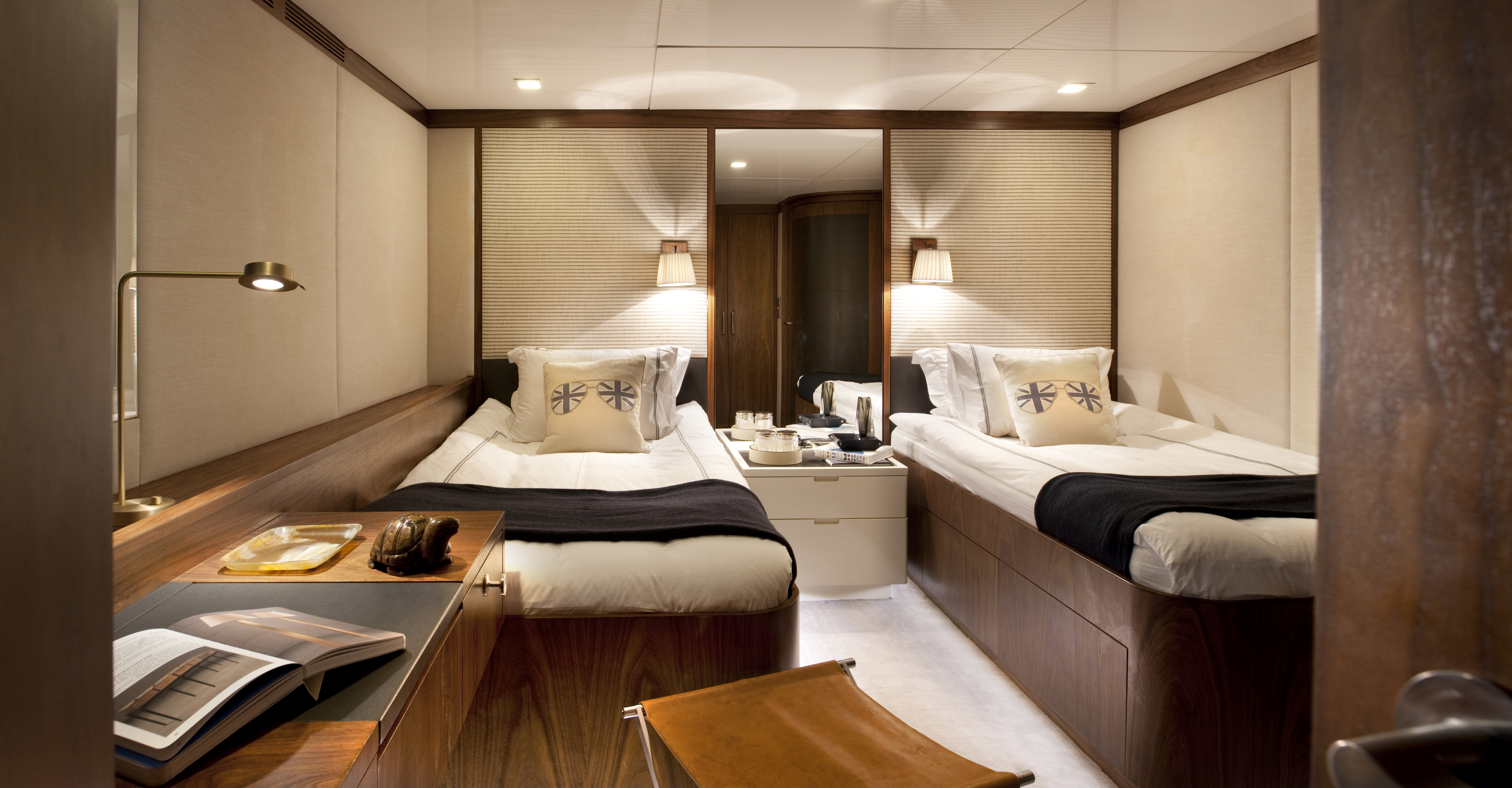 mykonosvillas july32 july 32 mykonos villas βίλα μύκονος private jet private helicopter yatchs yatch netwise luxury premium platinum villas and more