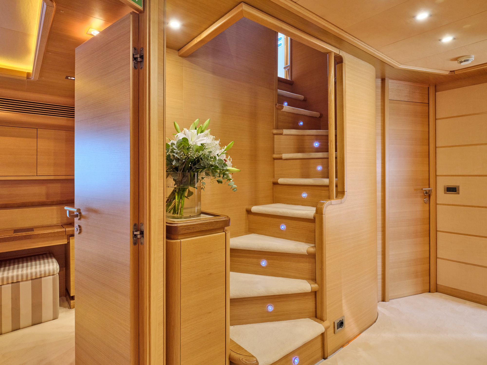 mykonosvillas july32 july 32 mykonos villas βίλα μύκονος private jet private helicopter yatchs yatch netwise luxury premium platinum villas and more
